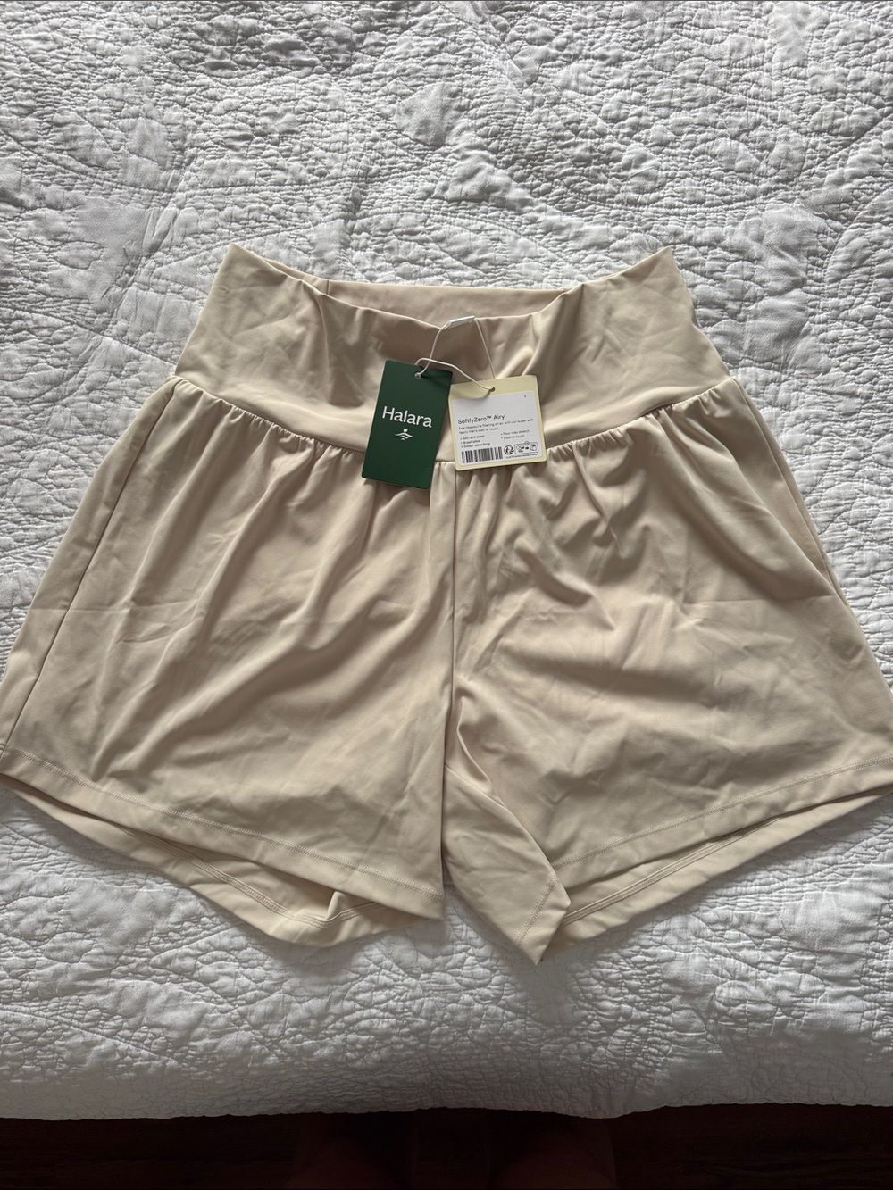 HALARA High-Waist Soft Cream Lounge Shorts